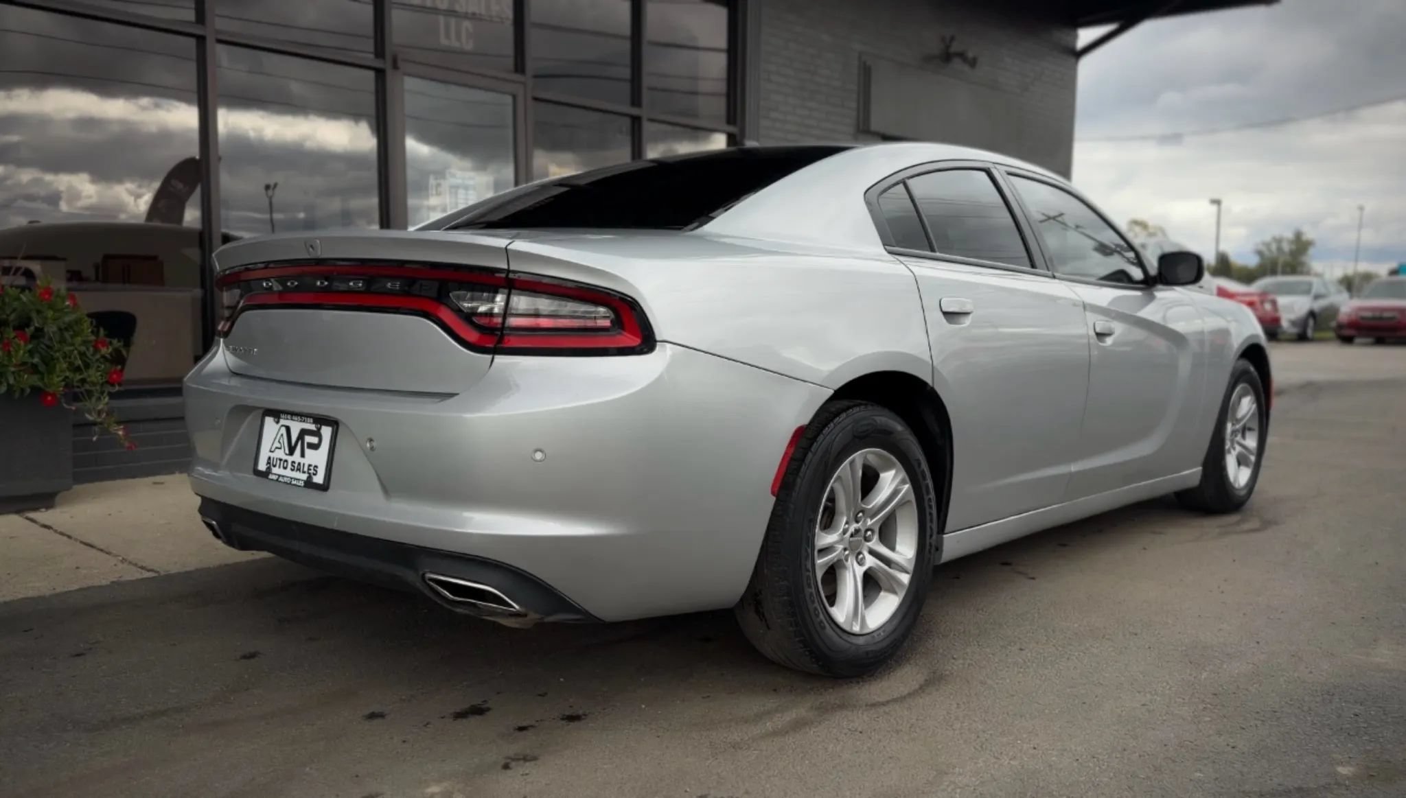 Used 2019 Dodge Charger SXT w/ Leather Interior Group RWD image 3