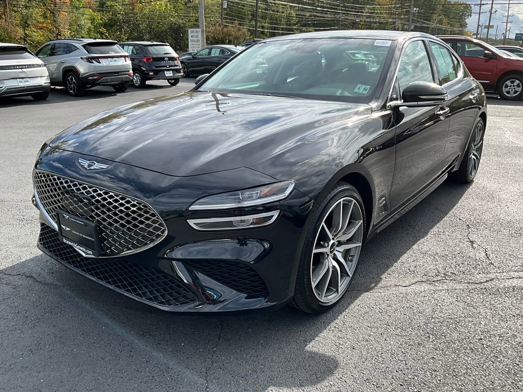 Used 2025 Genesis G70 2.5T image 3