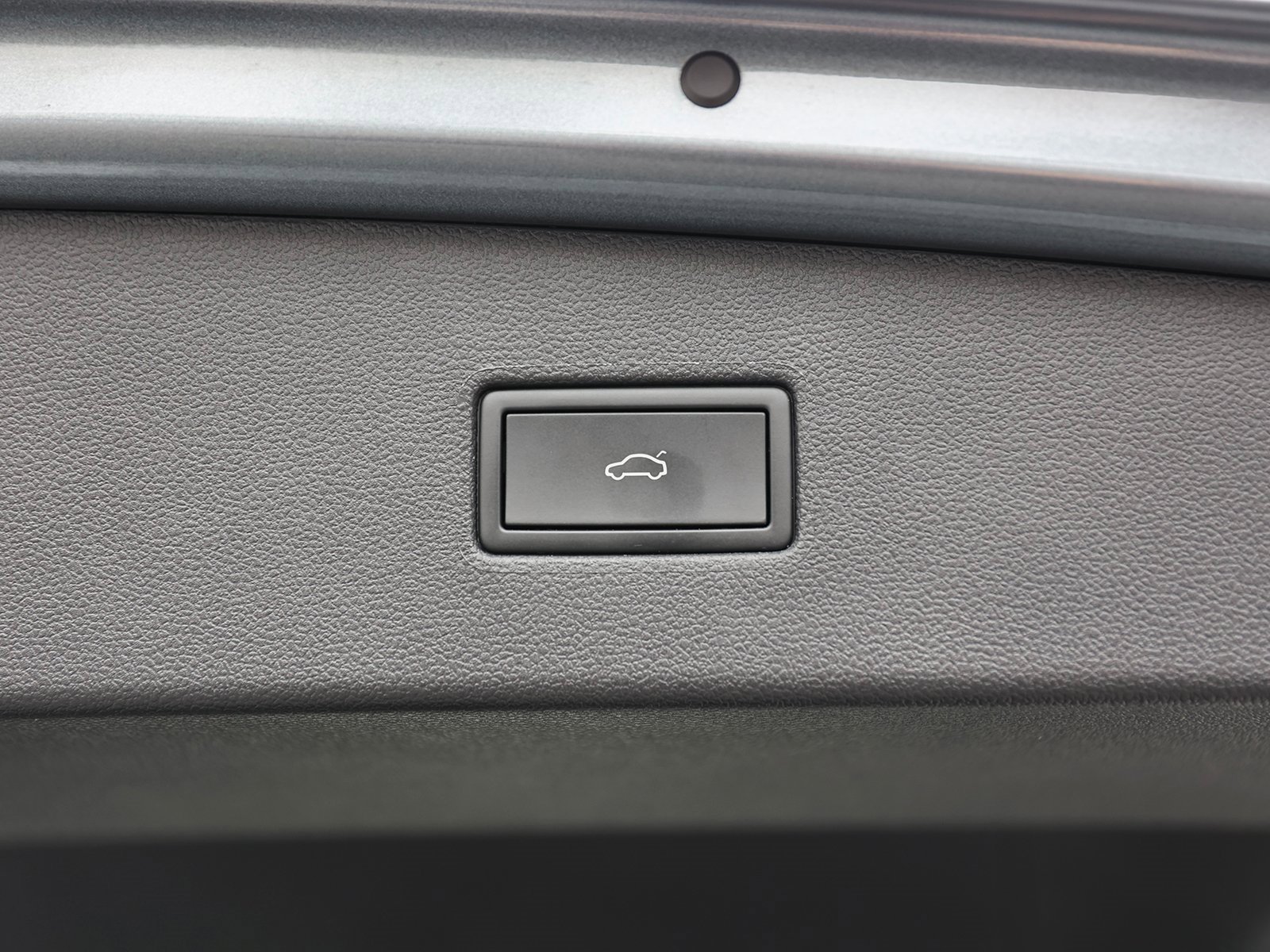 Used 2024 Volkswagen Tiguan SE R-Line image 14