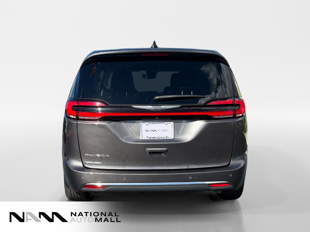 Used 2023 Chrysler Pacifica Touring-L FWD image 4
