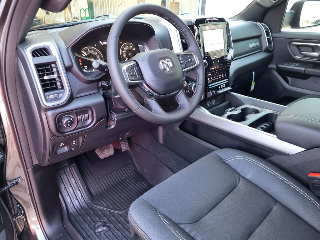 New 2026 RAM 1500 4x4 Crew Cab image 17