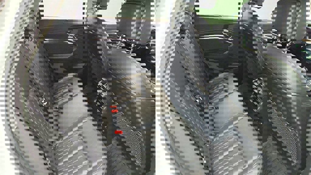 Used 2019 Audi e-tron Prestige w/ Prestige Package image 22