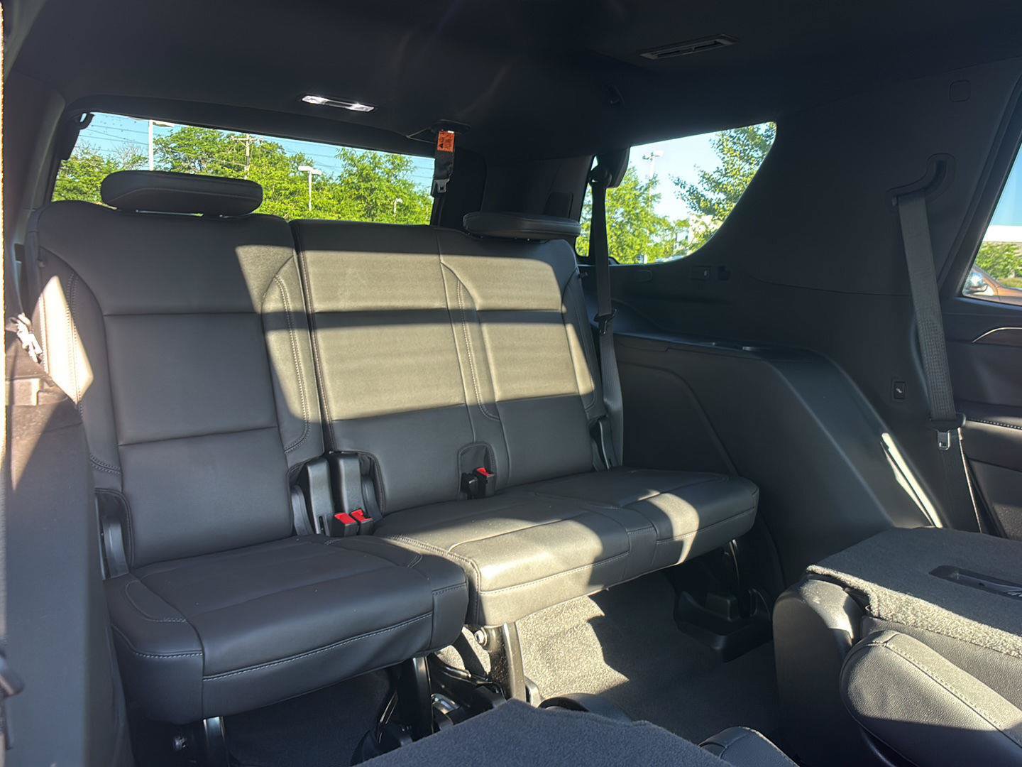 Used 2023 Chevrolet Tahoe Z71 w/ Luxury Package AWD/4WD image 23