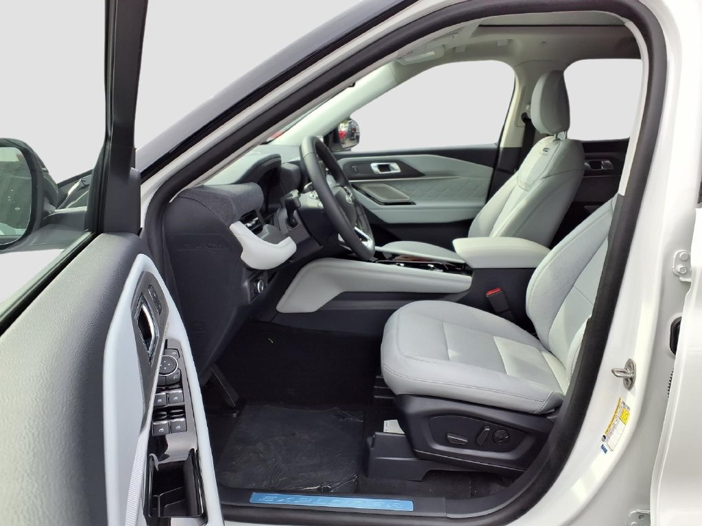 New 2026 Ford Explorer Platinum w/ LUX Leather Package AWD/4WD image 25