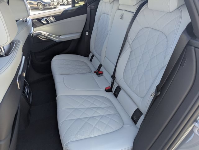 Used 2027 BMW X6 xDrive40i w/ Climate Comfort Package AWD/4WD image 17