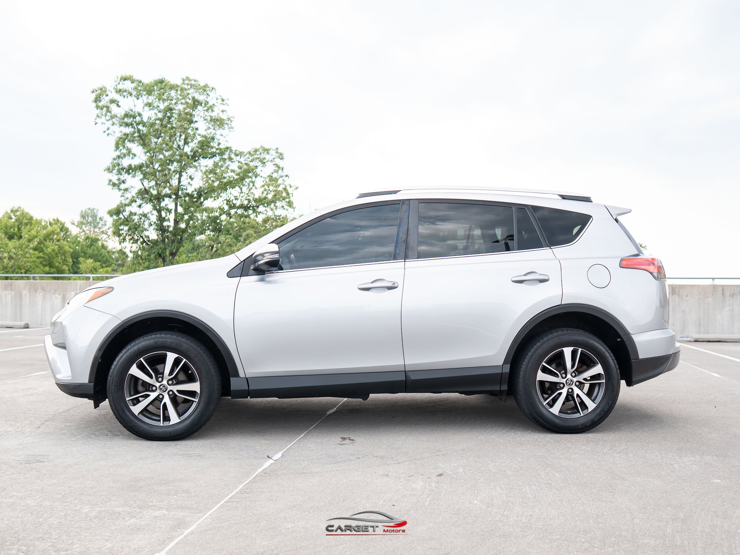 Used 2016 Toyota RAV4 XLE AWD/4WD image 4