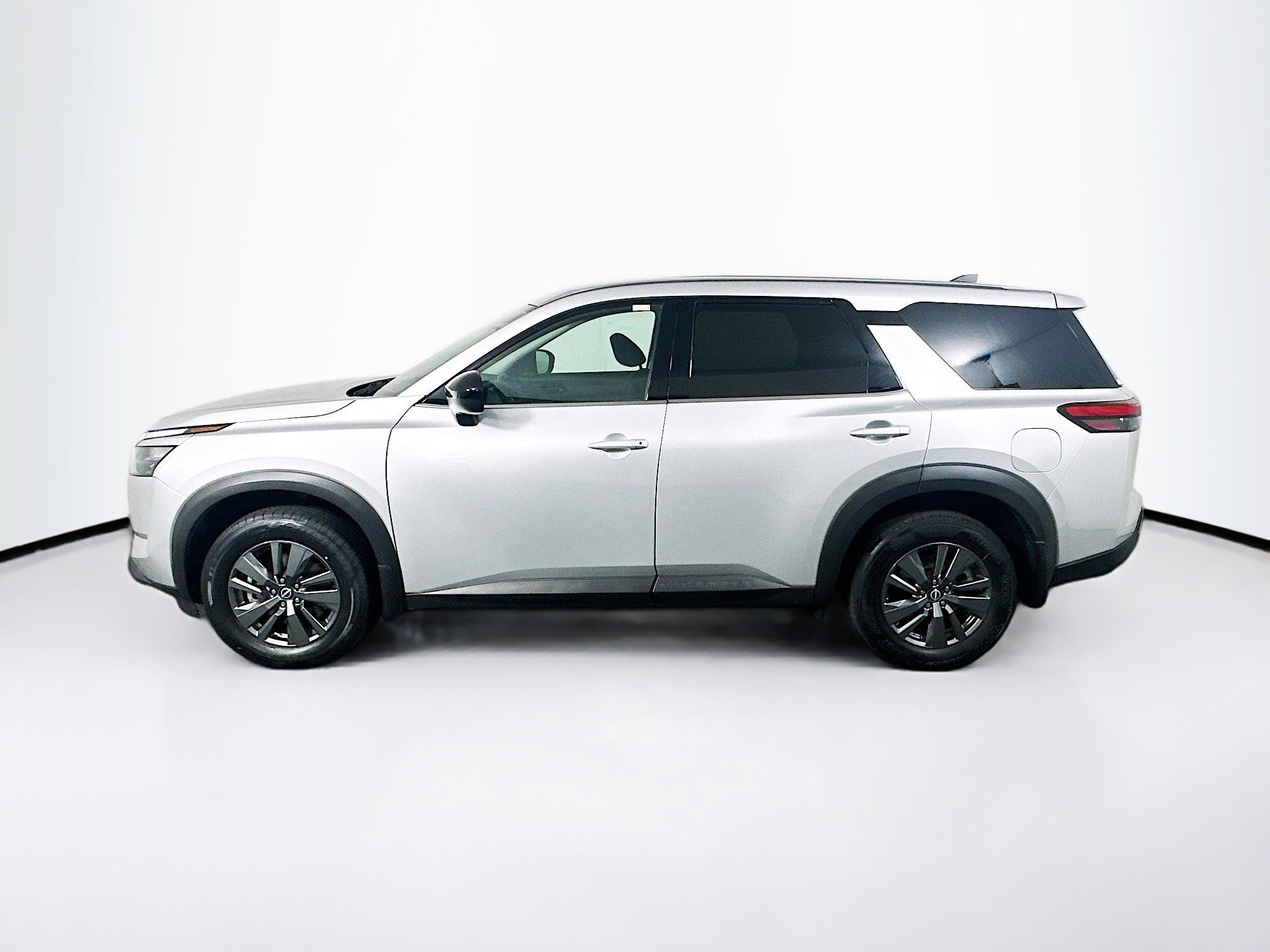 Used 2024 Nissan Pathfinder S image 4