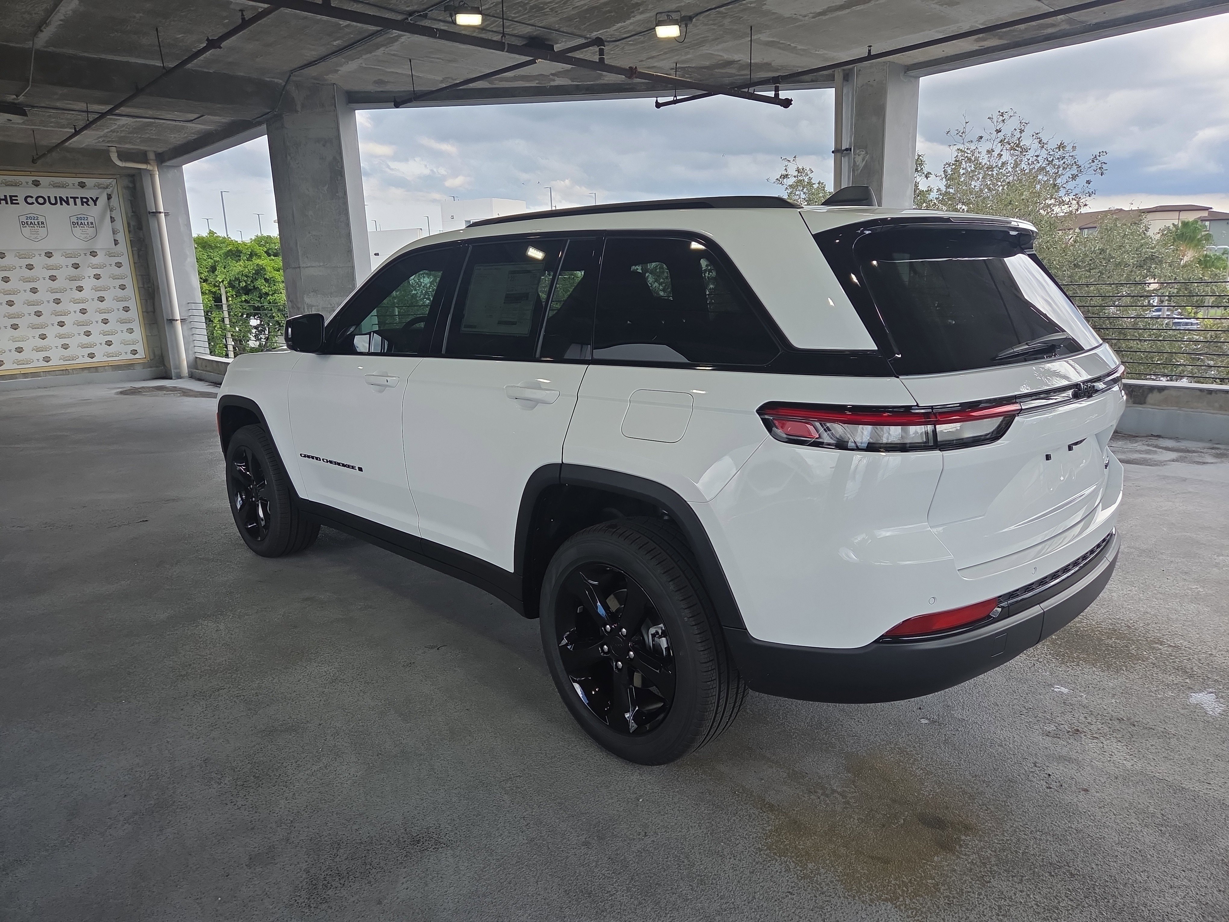 New 2025 Jeep Grand Cherokee Limited w/ Black Appearance Package RWD image 7