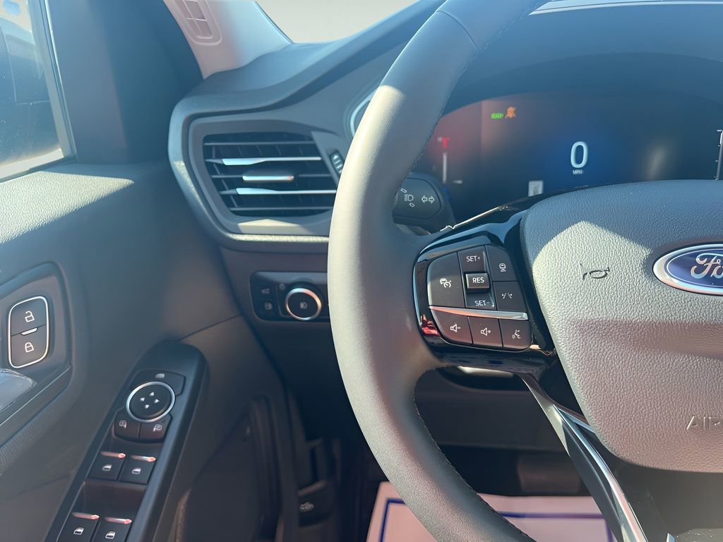 New 2025 Ford Escape SE w/ Class II Trailer Tow Package image 29