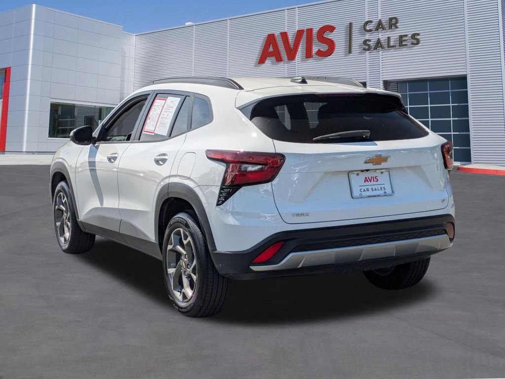Used 2025 Chevrolet Trax LT w/ LT Convenience Package FWD image 9