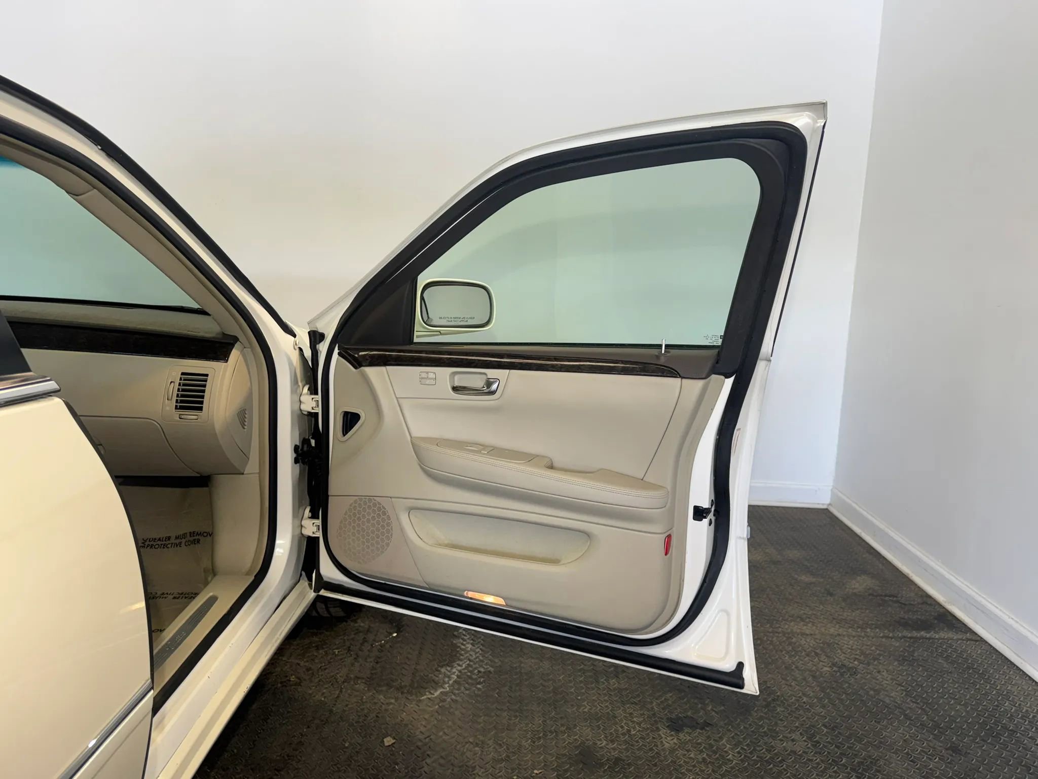 Used 2011 Cadillac DTS Luxury FWD image 21