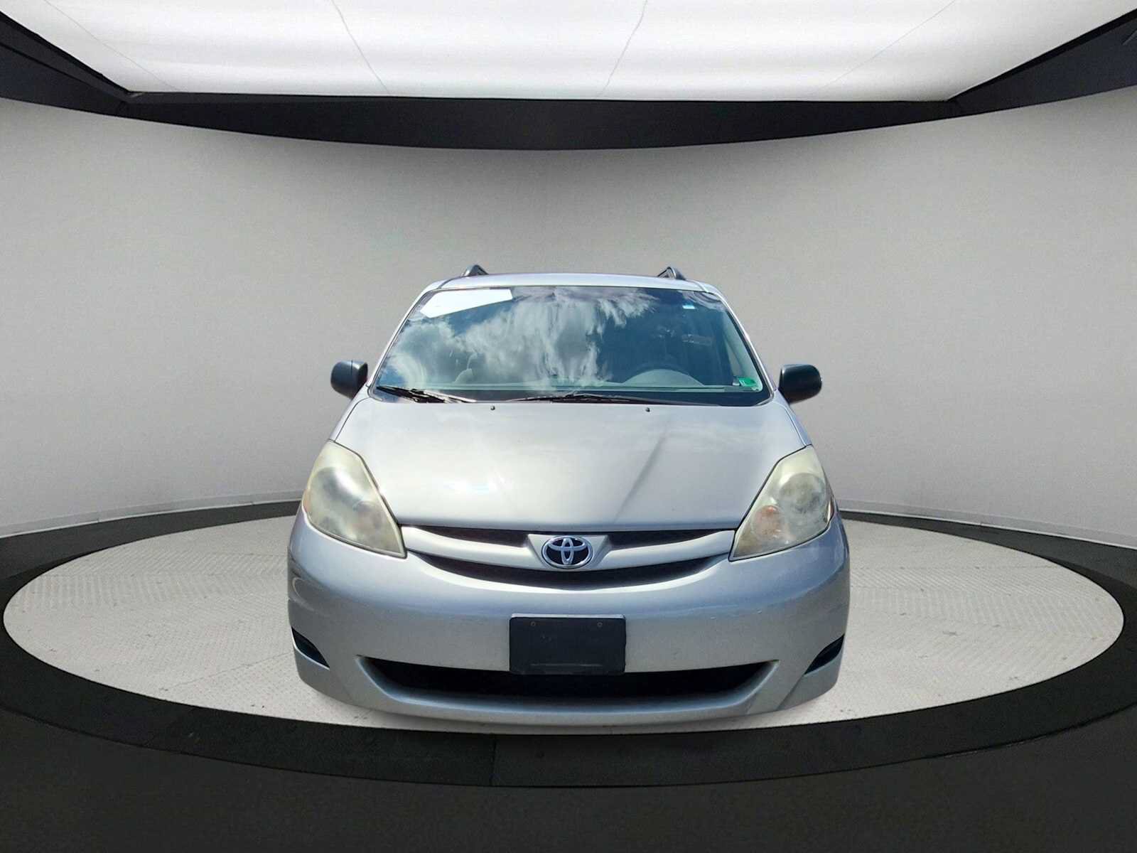 Used 2010 Toyota Sienna LE FWD image 3