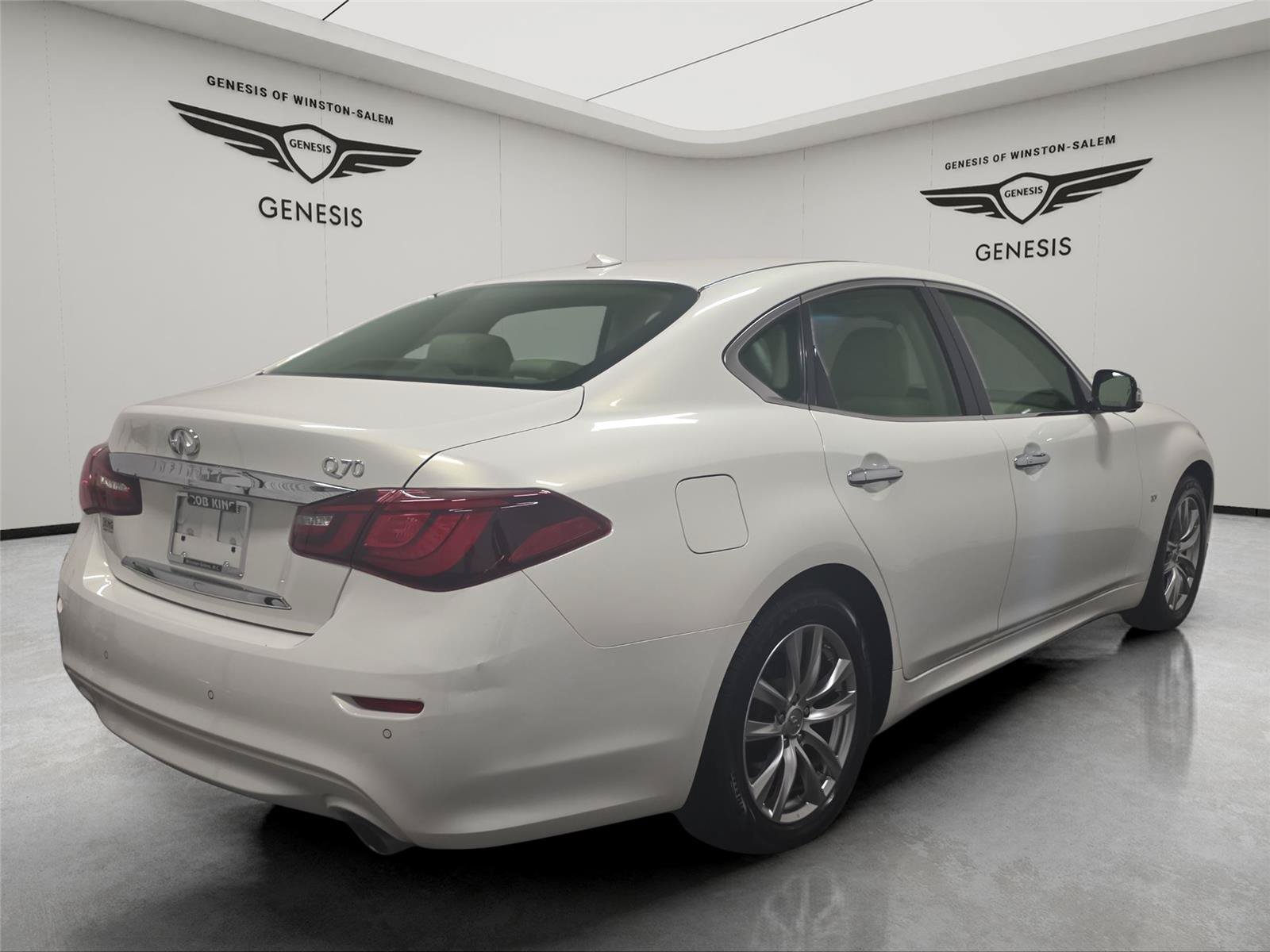 Used 2015 INFINITI Q70 3.7 w/ Technology Package RWD image 5
