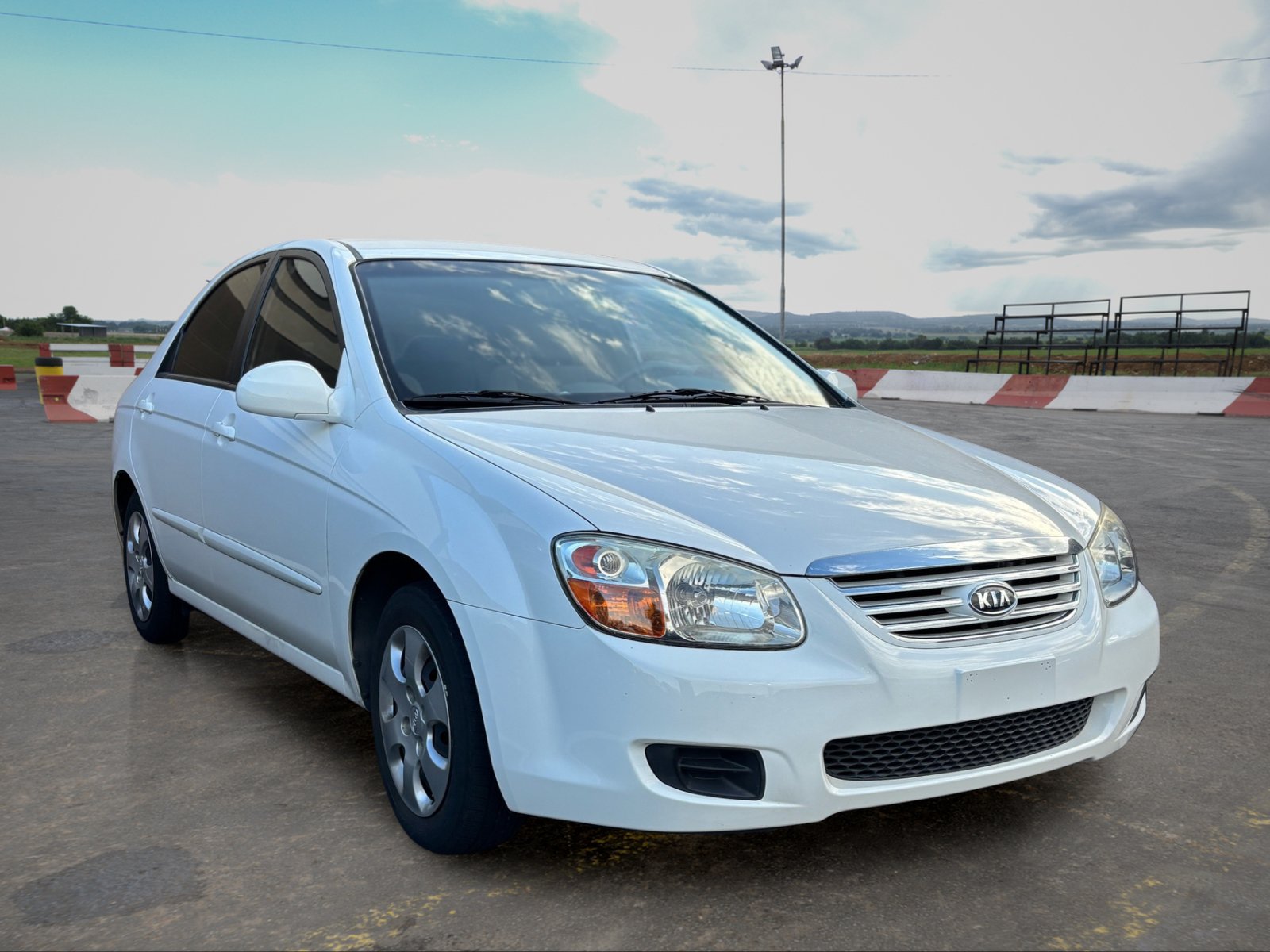 Used 2007 Kia Spectra EX FWD image 2