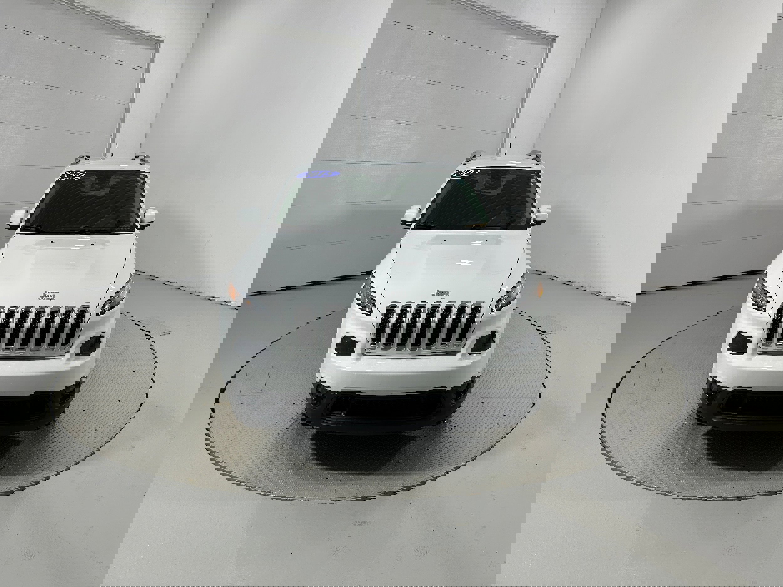 Used 2015 Jeep Cherokee Latitude w/ Cold Weather Group AWD/4WD image 17