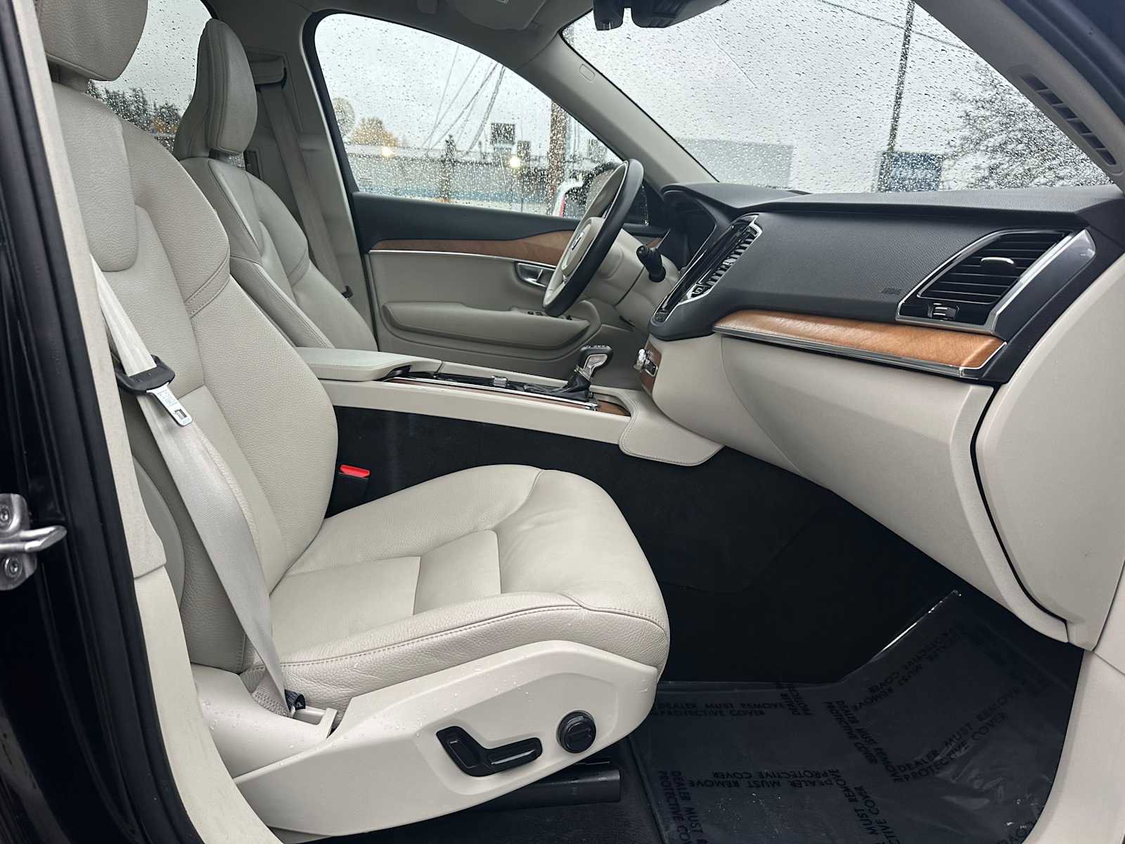 Certified 2022 Volvo XC90 T6 Momentum w/ Advanced Package image 10