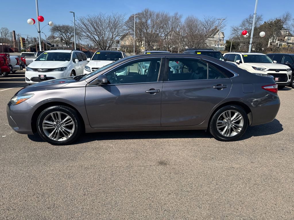 Used 2016 Toyota Camry SE image 4