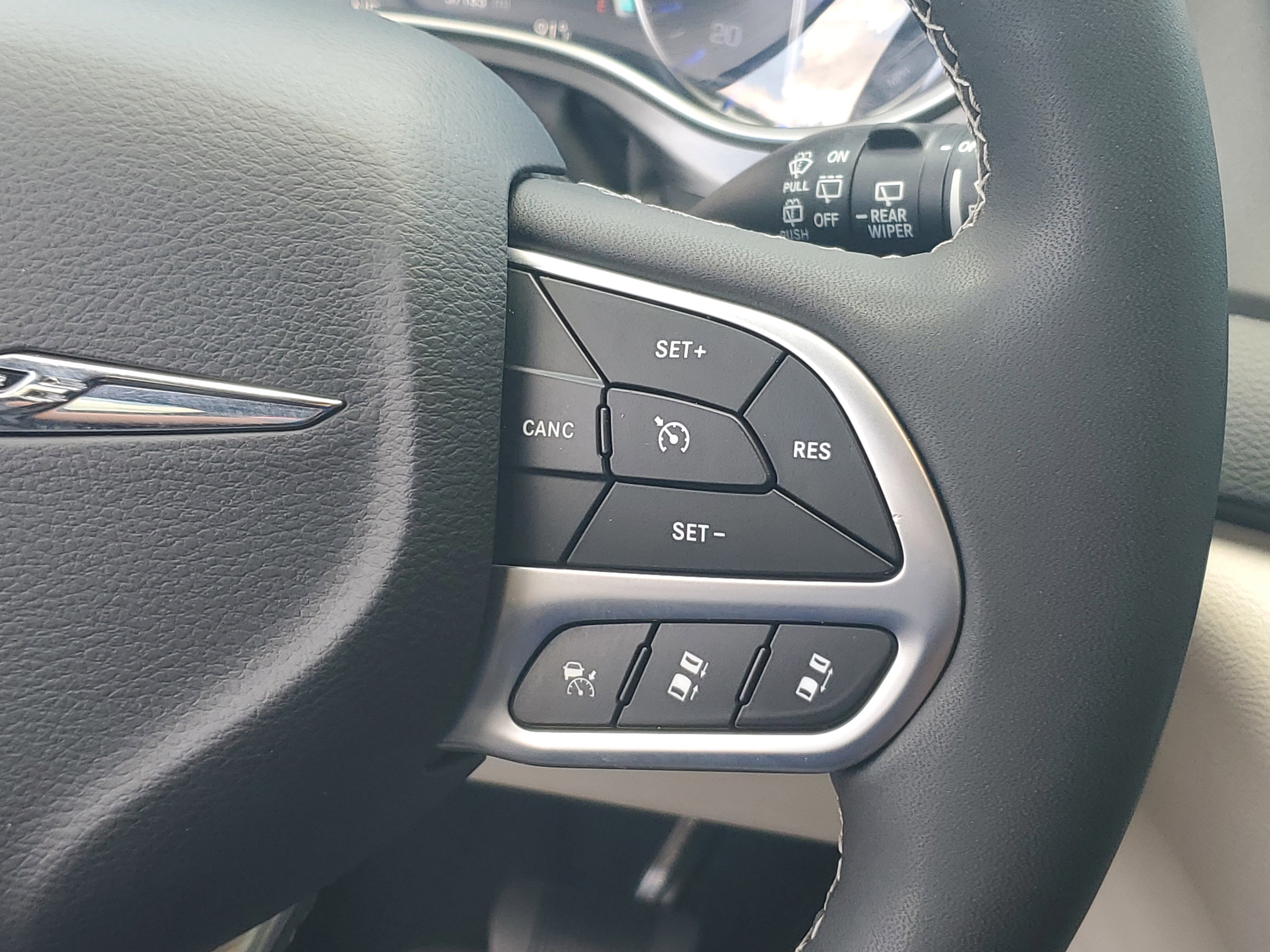Used 2023 Chrysler Pacifica Touring-L FWD image 26