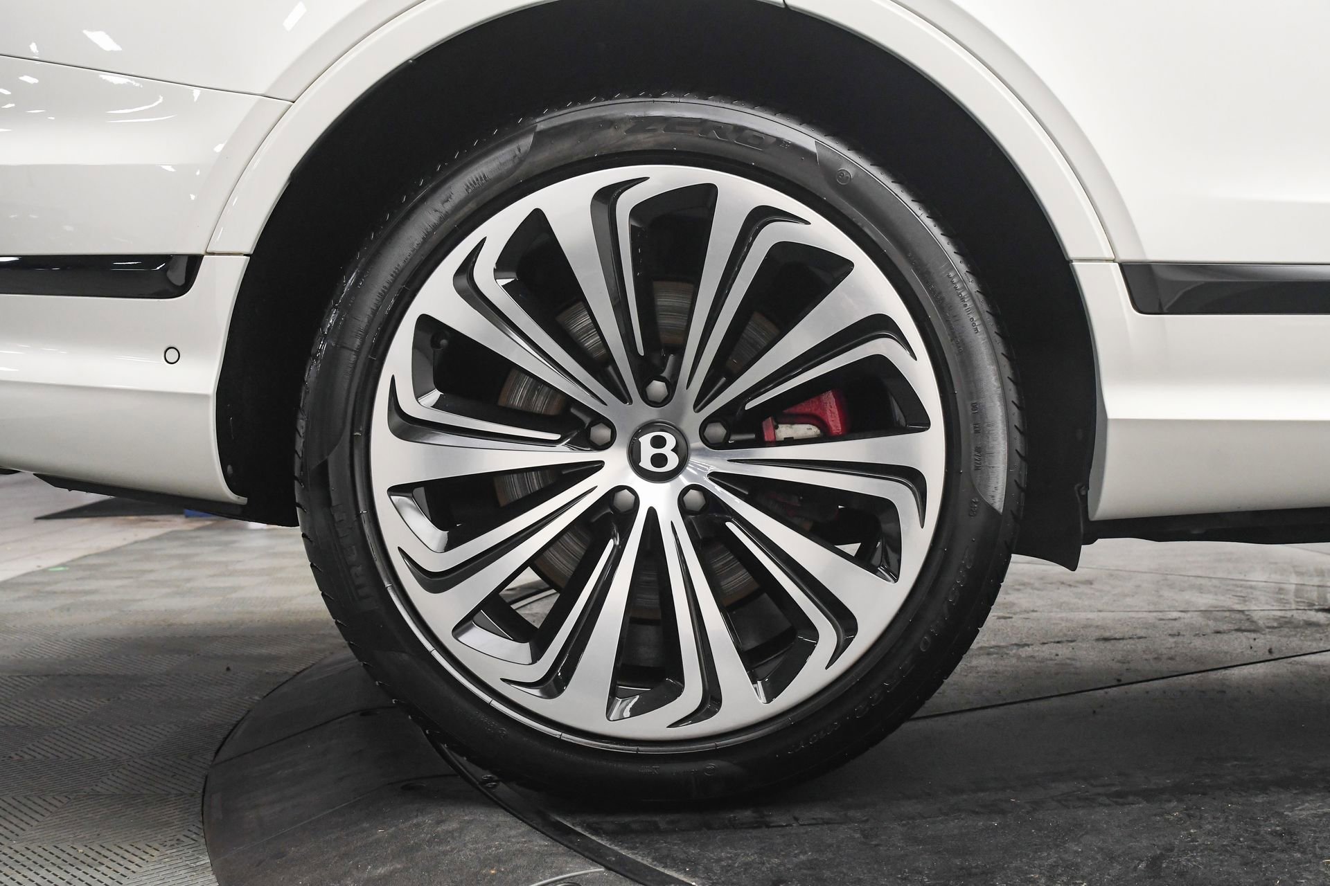 Used 2023 Bentley Bentayga Extended Wheelbase image 33