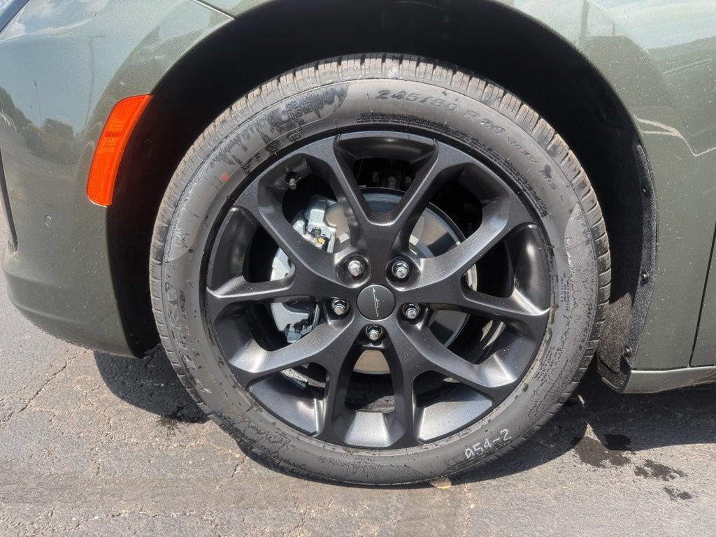New 2027 Chrysler Pacifica Limited FWD image 10