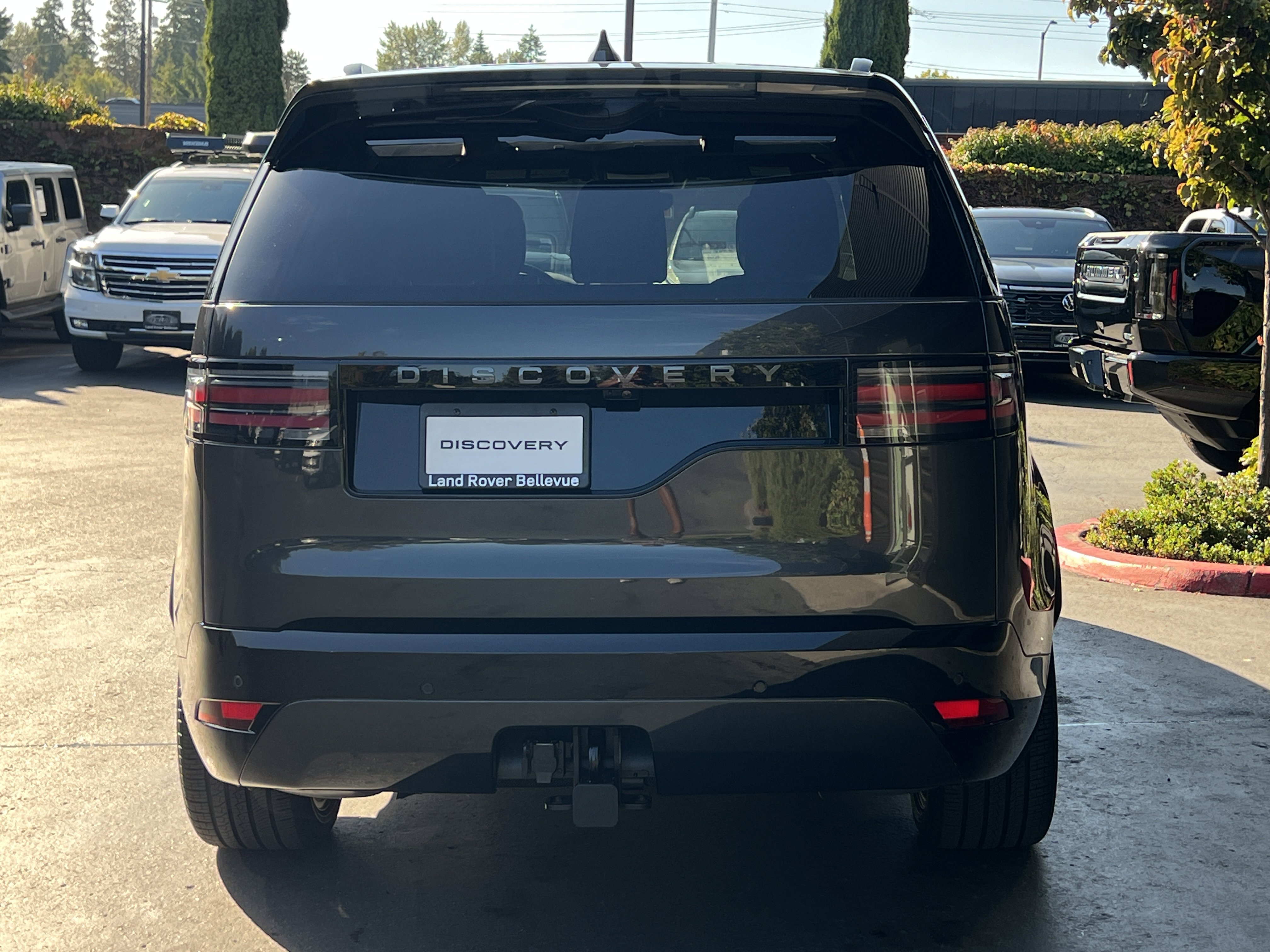 New 2024 Land Rover Discovery Dynamic SE image 7