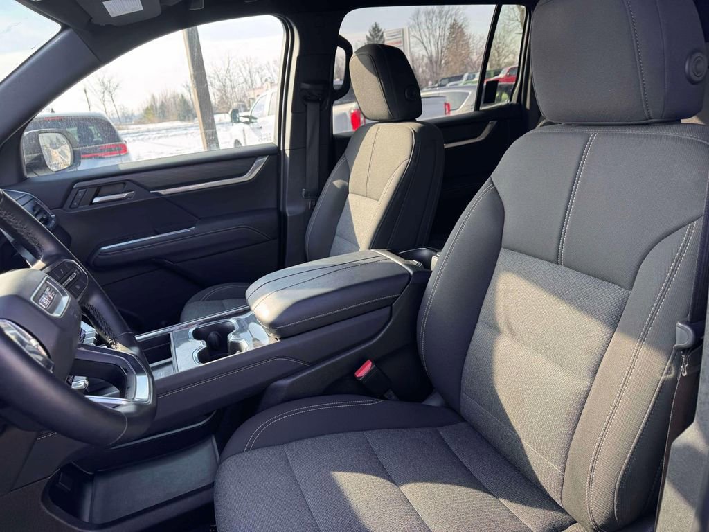 Used 2025 GMC Acadia Elevation image 15