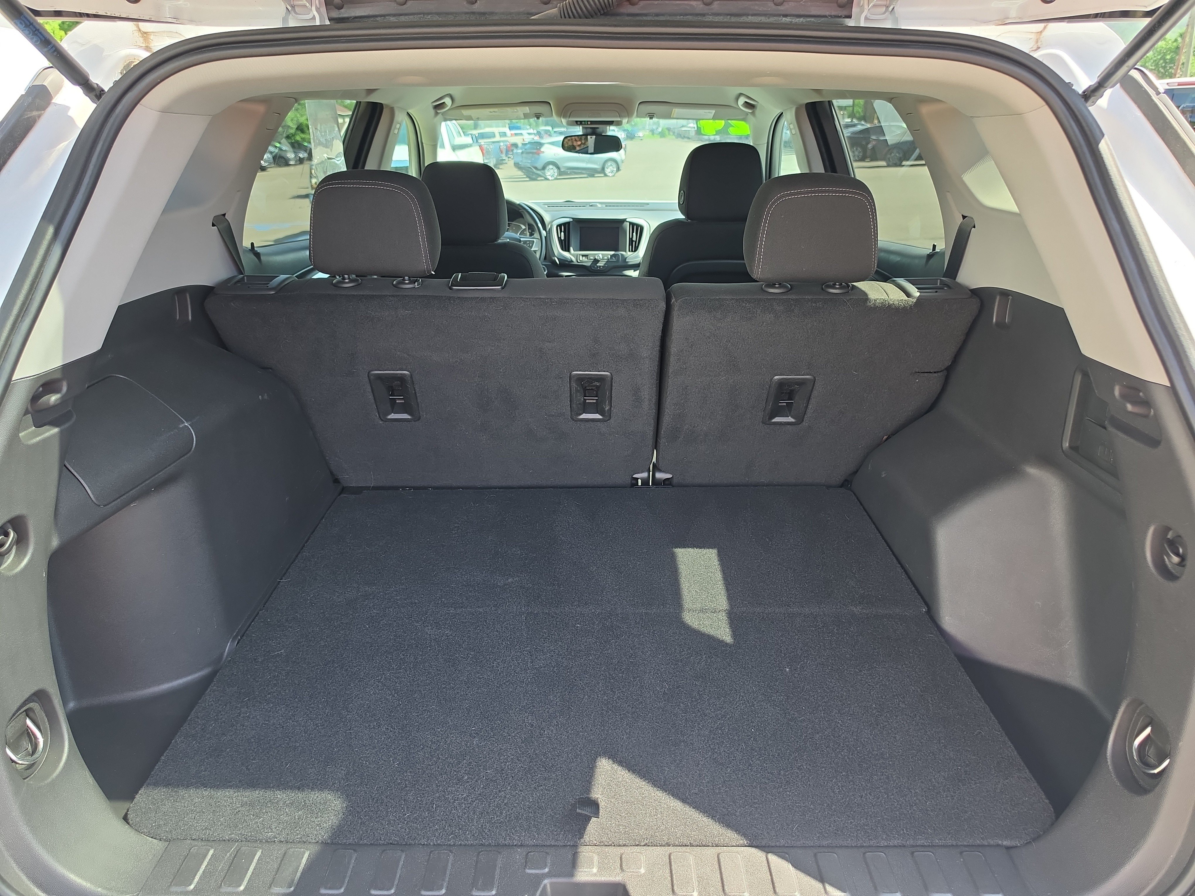 Used 2024 GMC Terrain SLE w/ Driver Convenience Package AWD/4WD image 5