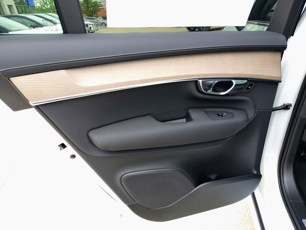 New 2026 Volvo XC90 T8 Plus w/ Protection Package AWD/4WD image 18