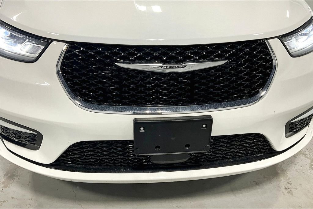 Used 2024 Chrysler Pacifica Select image 35