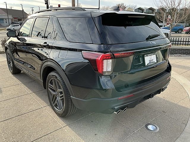 Used 2025 Ford Explorer ST w/ Sun And Sound Package image 10