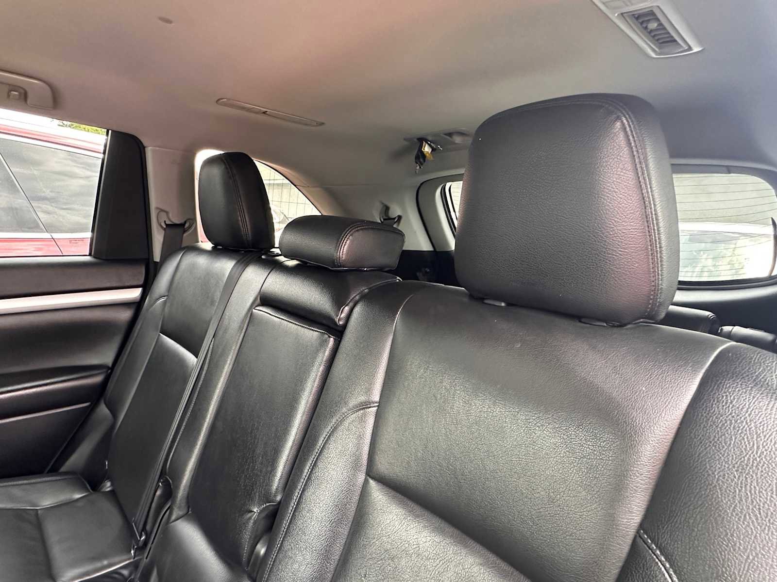 Used 2015 Toyota Highlander LE FWD image 28