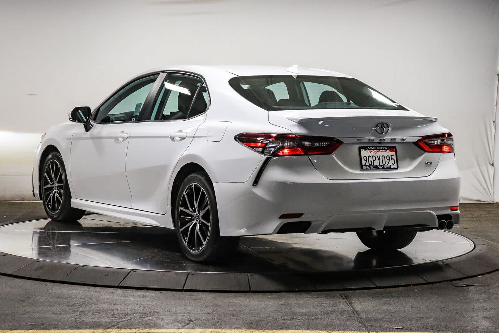 Certified 2023 Toyota Camry SE FWD image 3