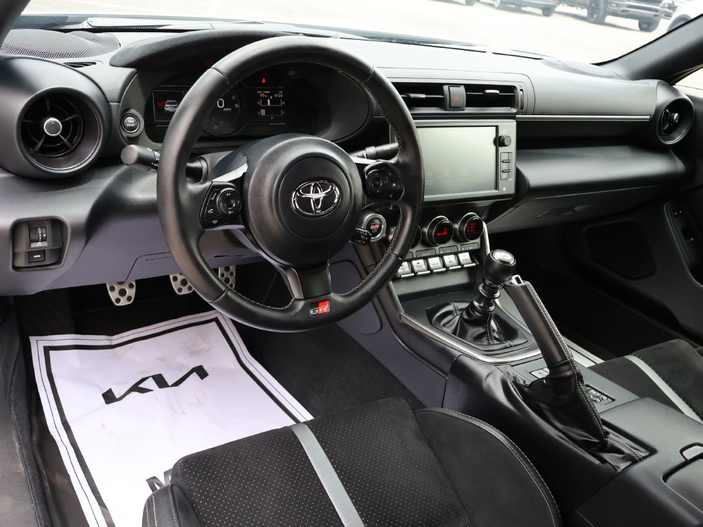 Used 2025 Toyota GR86 Premium w/ ALL Weather Mat Package (TMS) RWD image 35