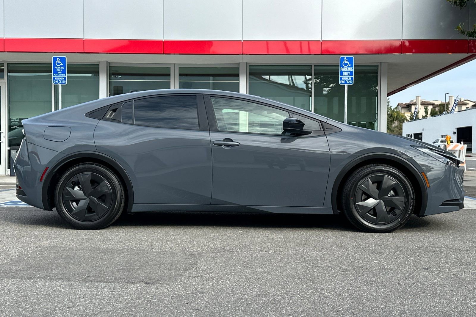 Used 2026 Toyota Prius Plug-In Hybrid FWD image 3