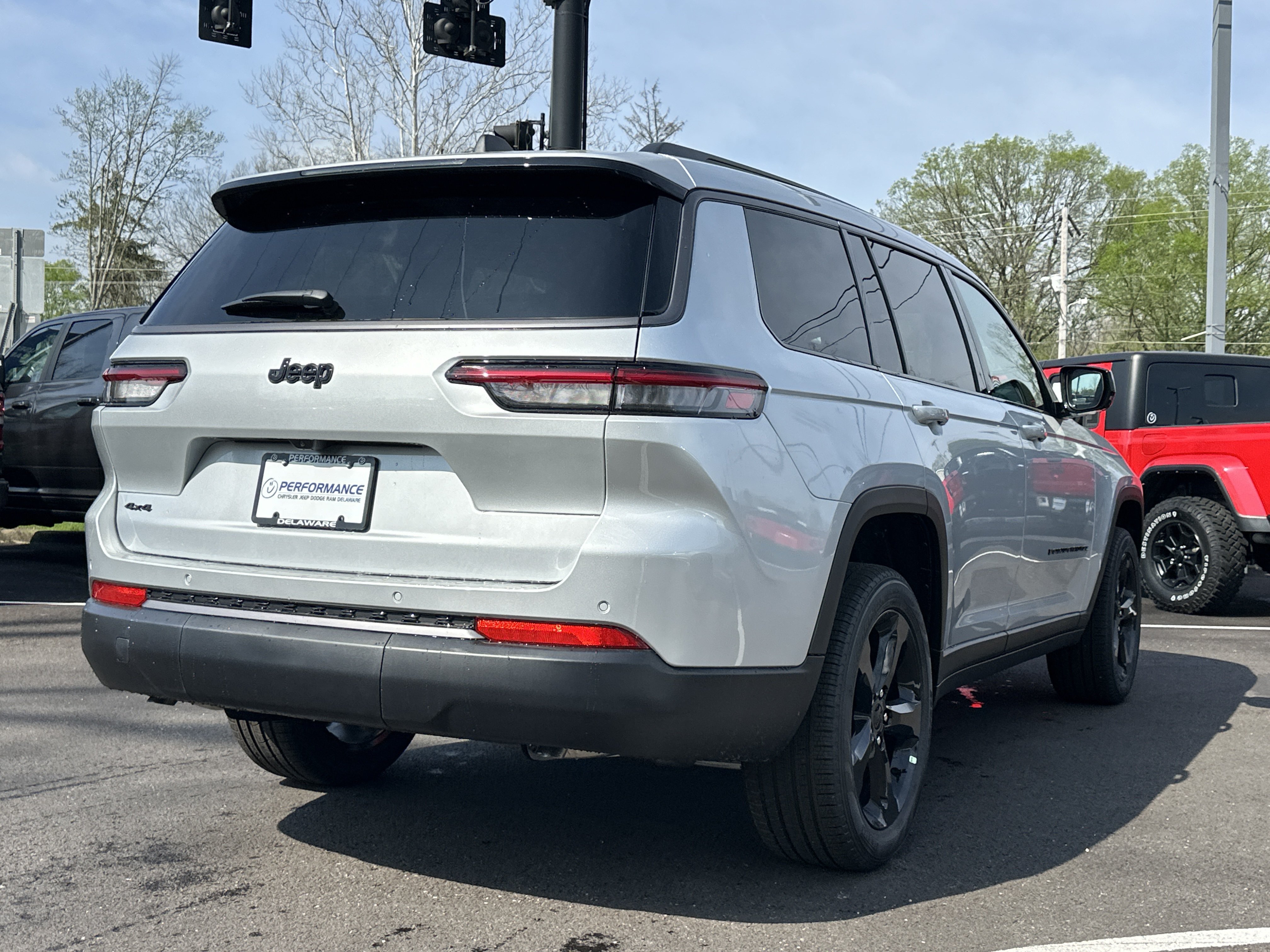 New 2026 Jeep Grand Cherokee L Limited w/ Limited Altitude Package AWD/4WD image 17
