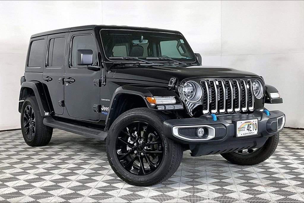 Used 2022 Jeep Wrangler Unlimited Sahara w/ Safety Group image 12