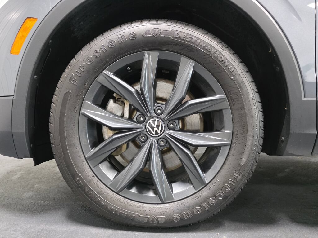 Used 2024 Volkswagen Tiguan SE AWD/4WD image 5