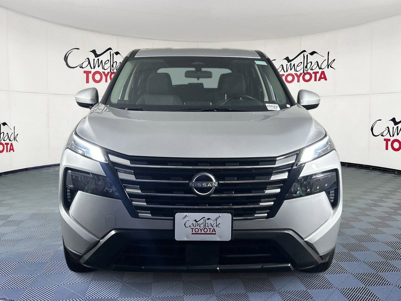 Used 2025 Nissan Rogue SV AWD/4WD image 3