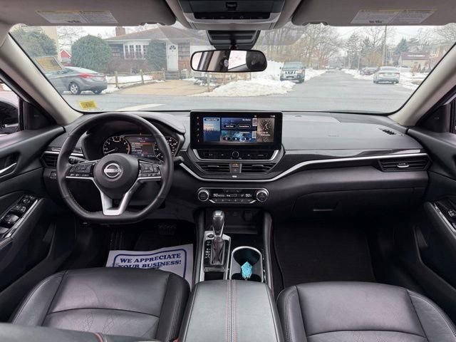 Used 2025 Nissan Altima 2.5 SR w/ SR Premium Package image 18