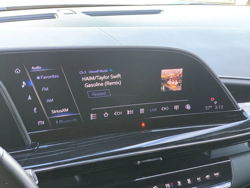 Certified 2024 Cadillac Escalade ESV V w/ Heavy-Duty Trailer Package image 10