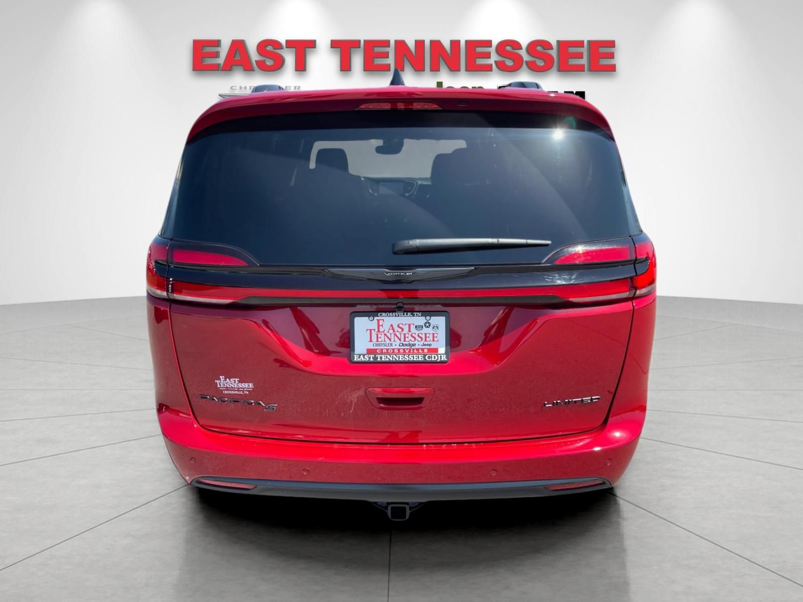 Used 2026 Chrysler Pacifica Limited w/ S Appearance Package FWD image 4
