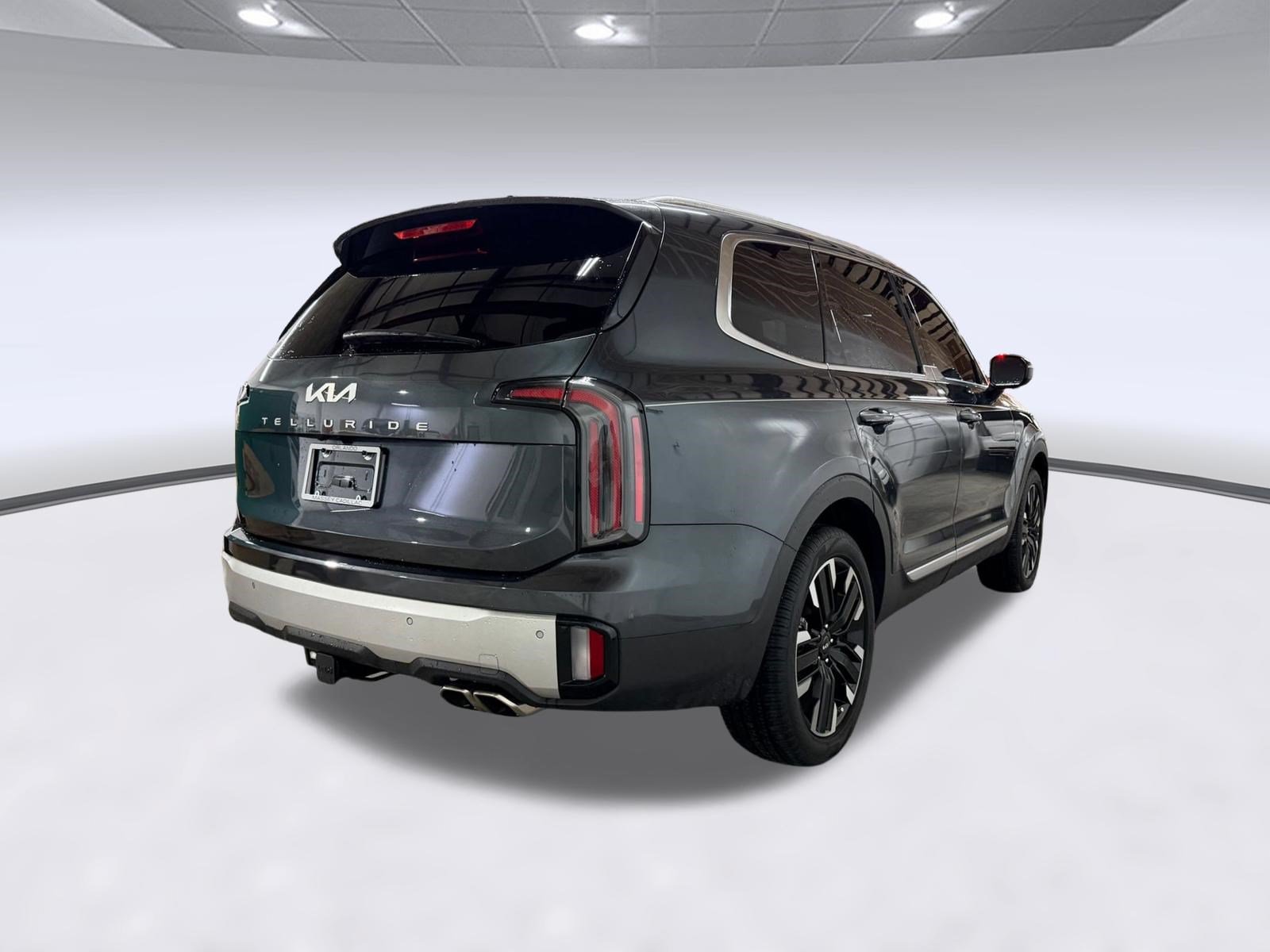 Used 2024 Kia Telluride SX w/ Towing Package FWD image 7