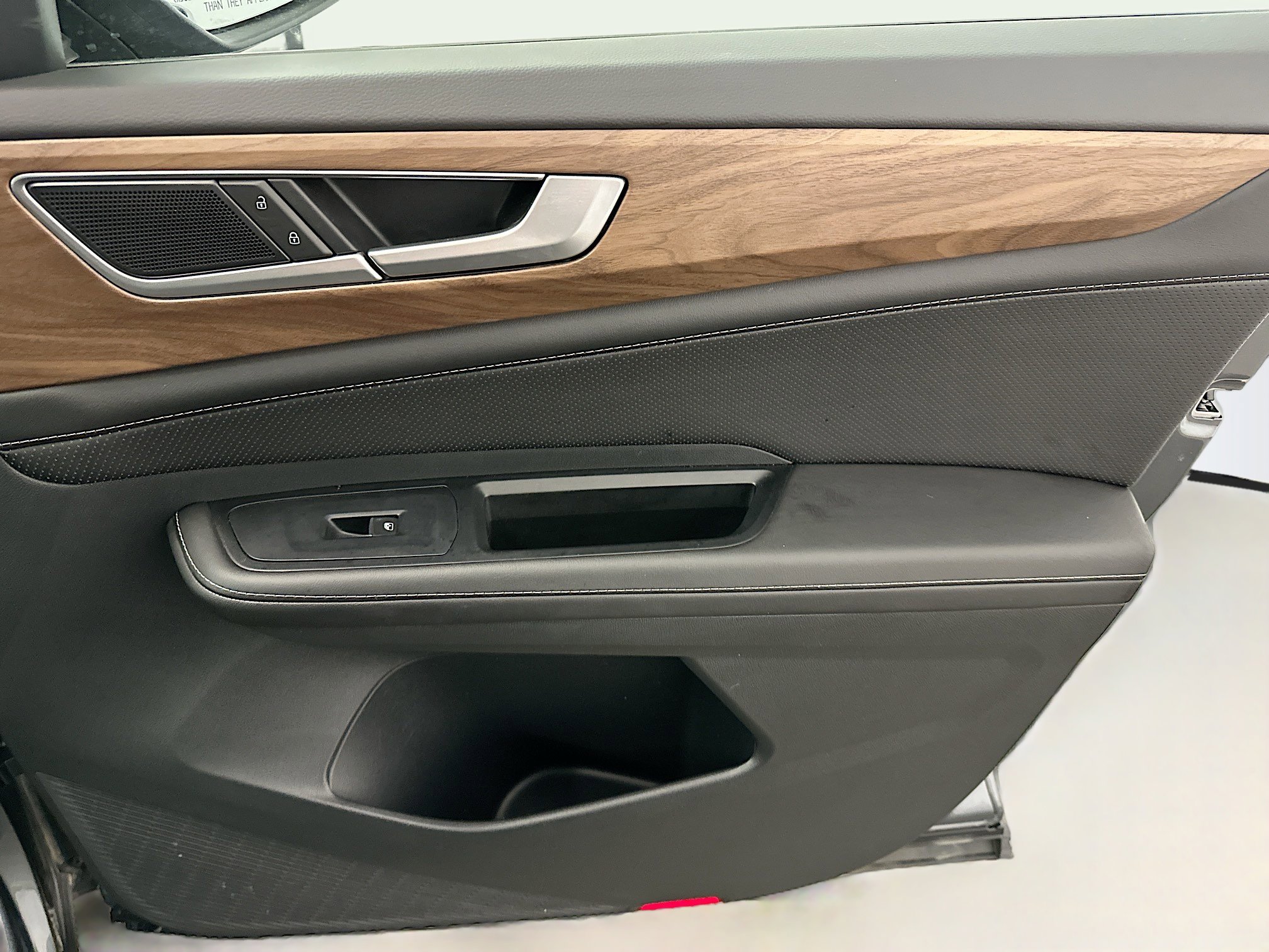 Used 2025 Volkswagen Atlas SE image 35