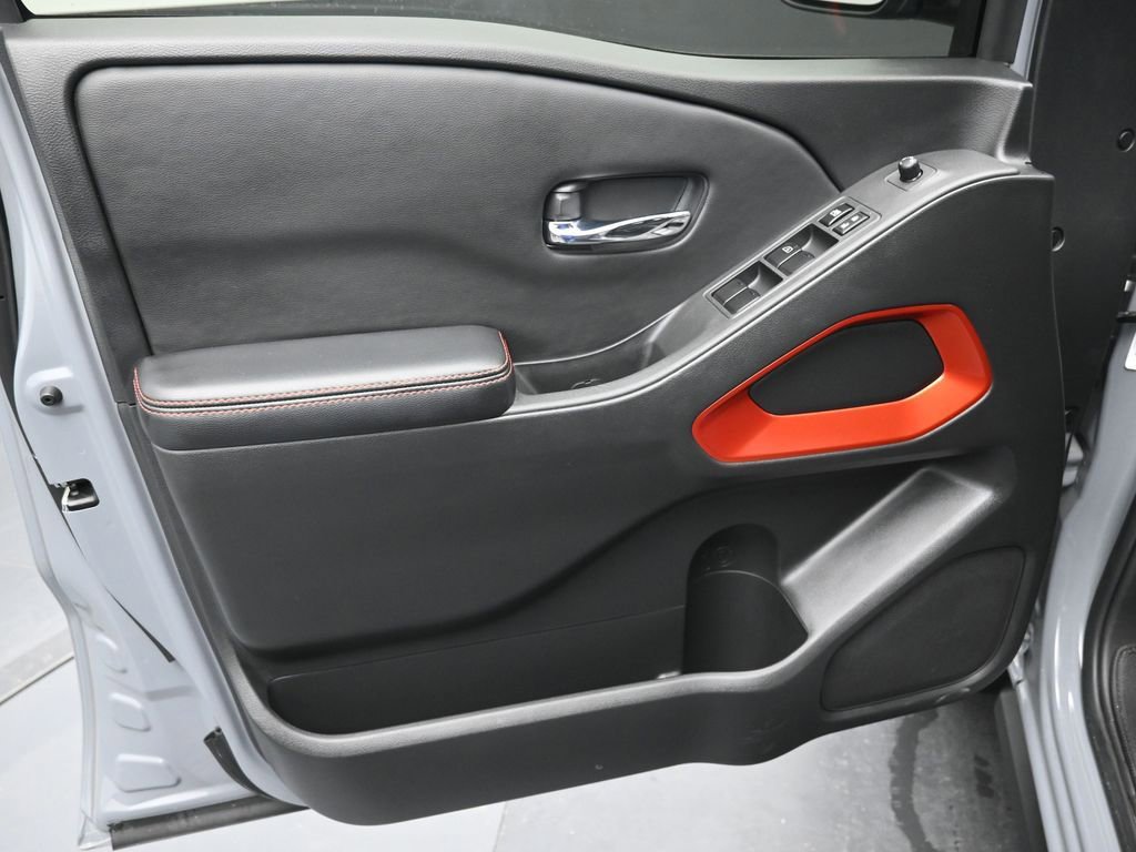 Used 2025 Nissan Frontier PRO-4X image 19