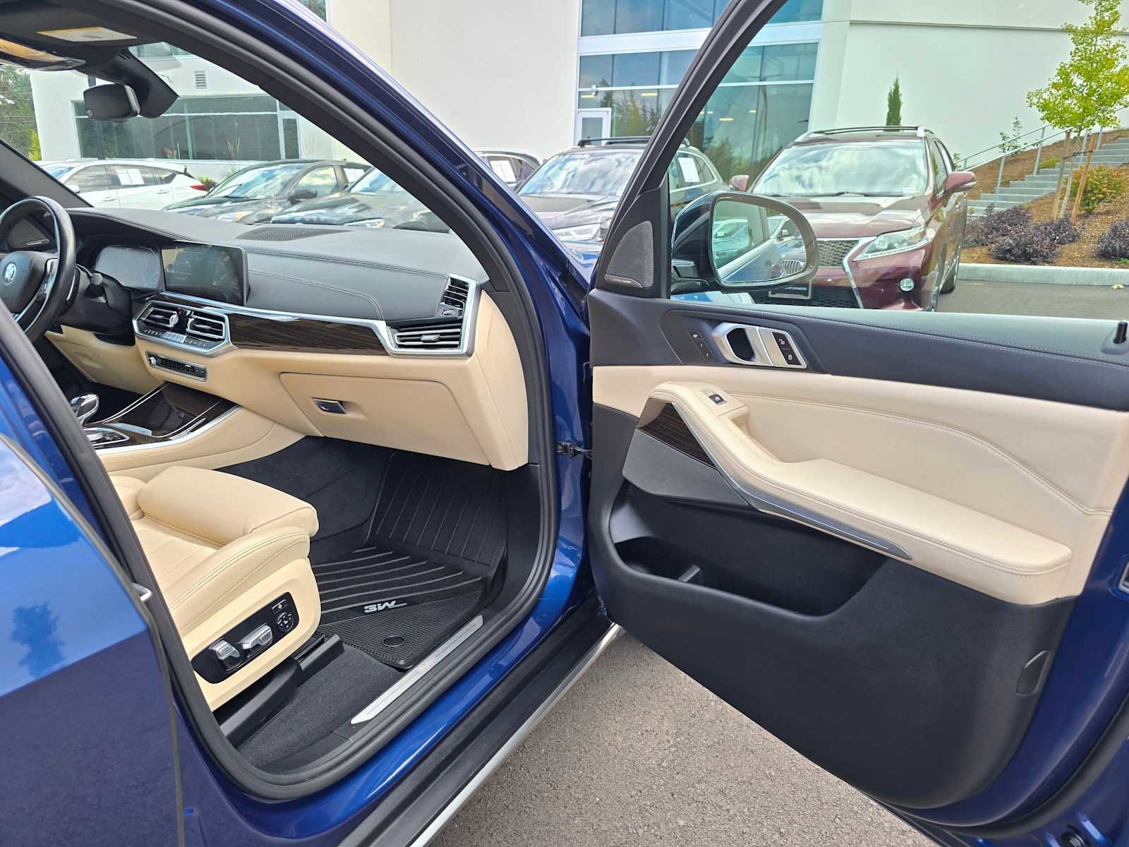 Used 2021 BMW X5 xDrive45e w/ Premium Package image 10