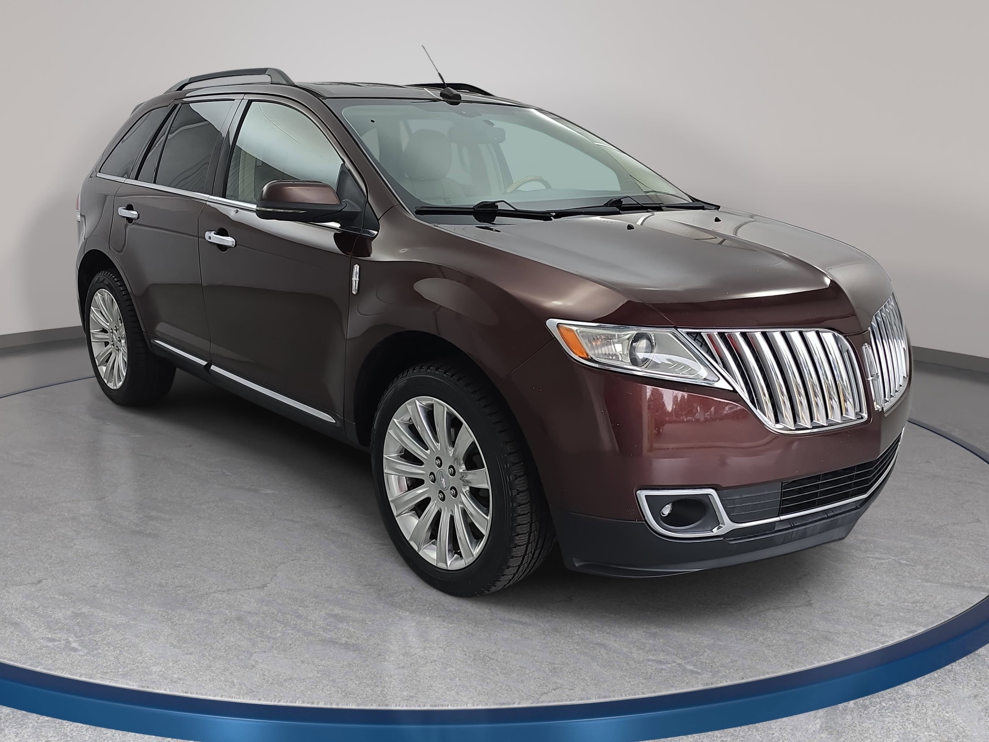 Used 2012 Lincoln MKX FWD image 3