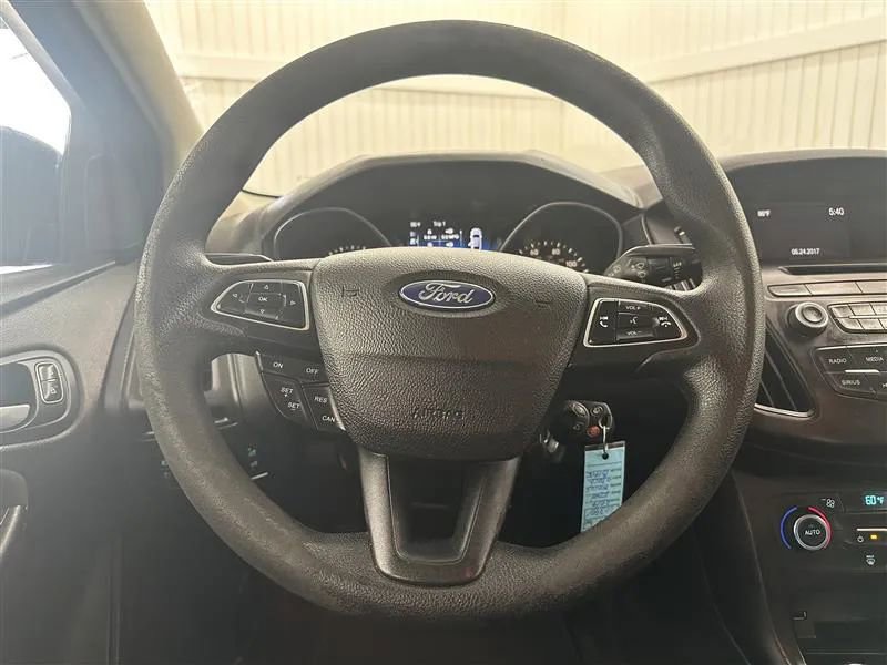 Used 2017 Ford Focus SE FWD image 19
