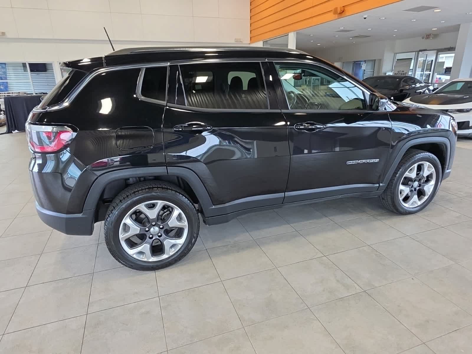Used 2018 Jeep Compass Limited AWD/4WD image 6