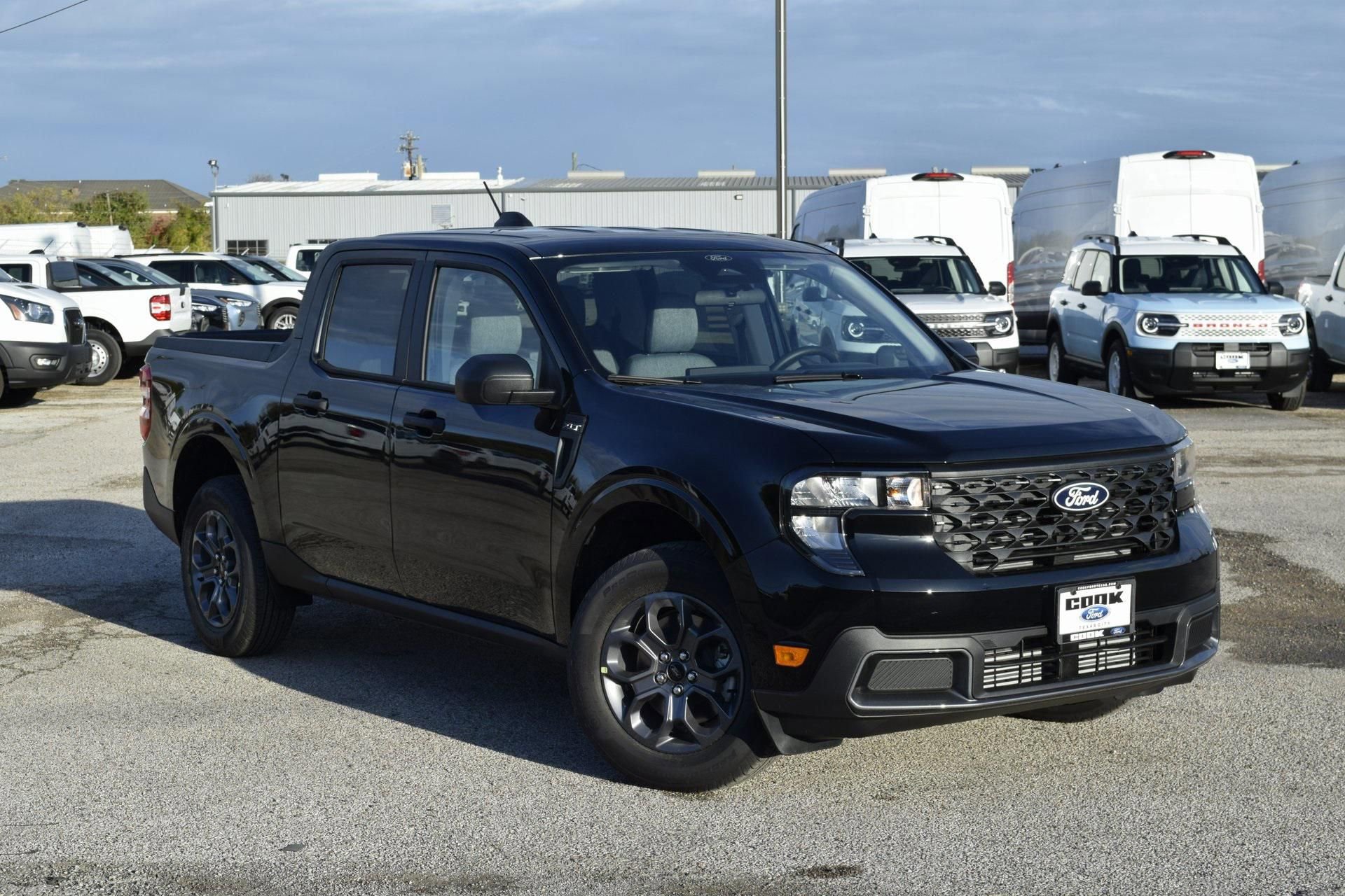 New 2026 Ford Maverick XLT image 3