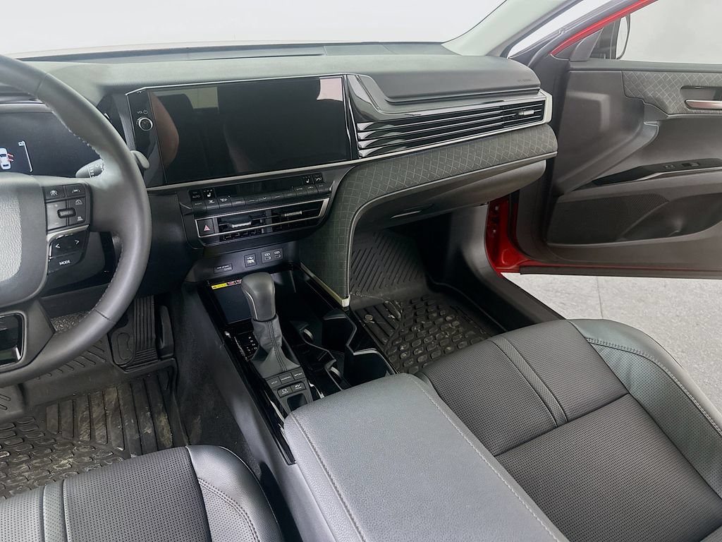 Used 2025 Toyota Camry XLE FWD image 19